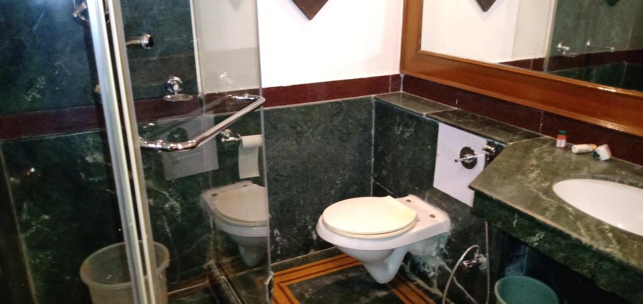 Hotel Fabexpress Kwality Regency Chandīgarh Zewnętrze zdjęcie