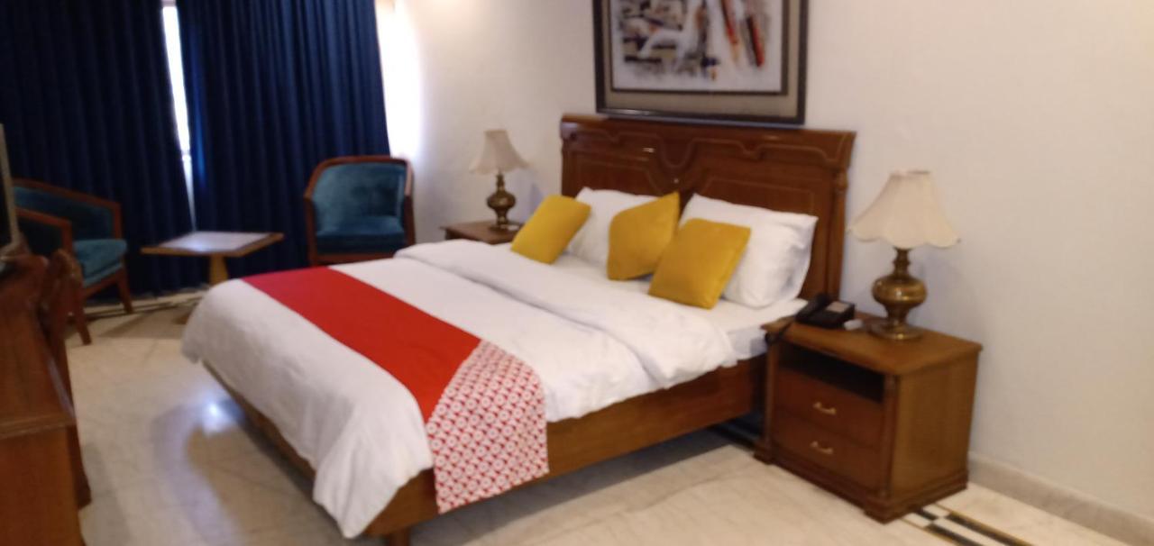 Hotel Fabexpress Kwality Regency Chandīgarh Zewnętrze zdjęcie