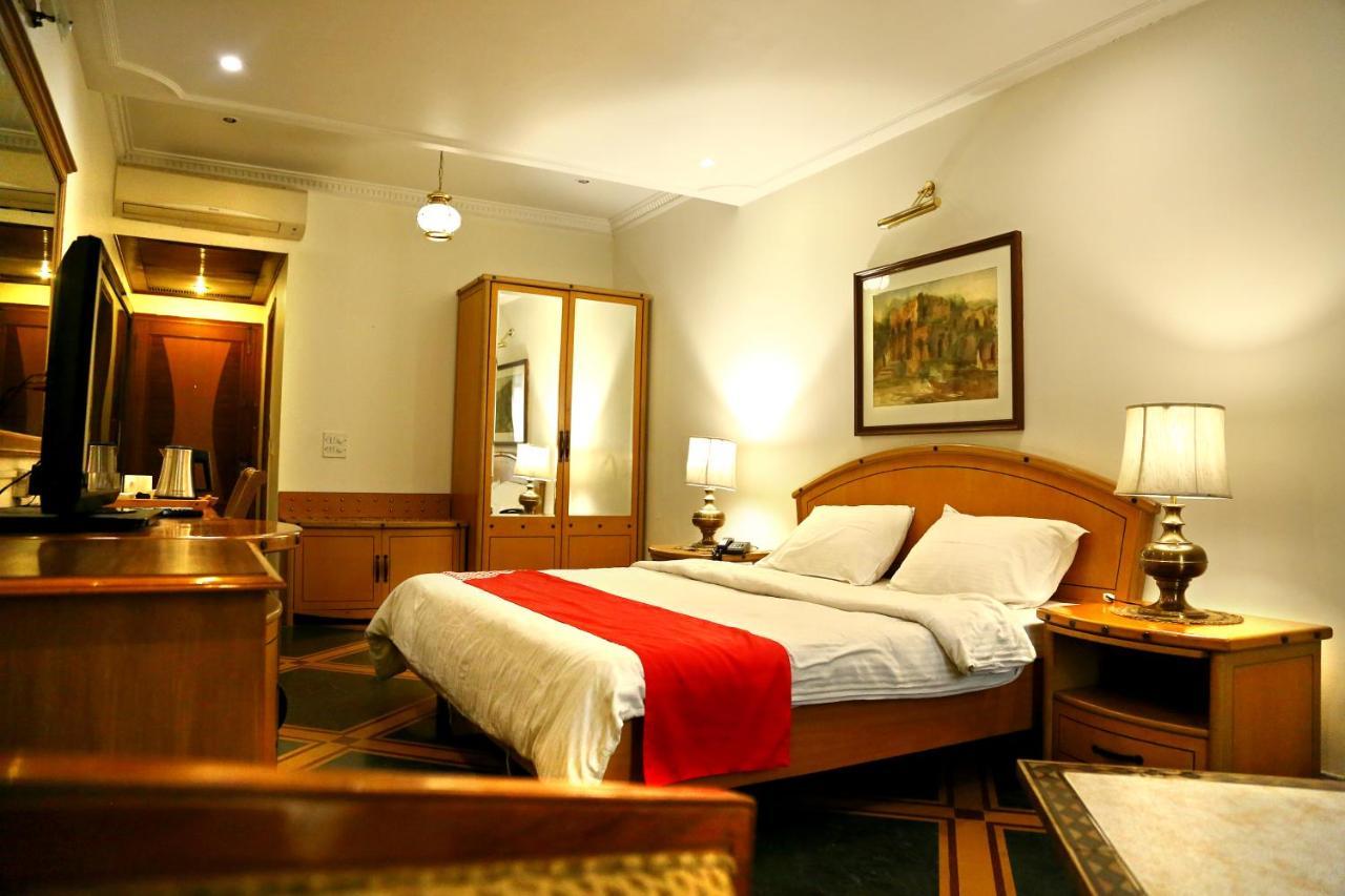 Hotel Fabexpress Kwality Regency Chandīgarh Zewnętrze zdjęcie