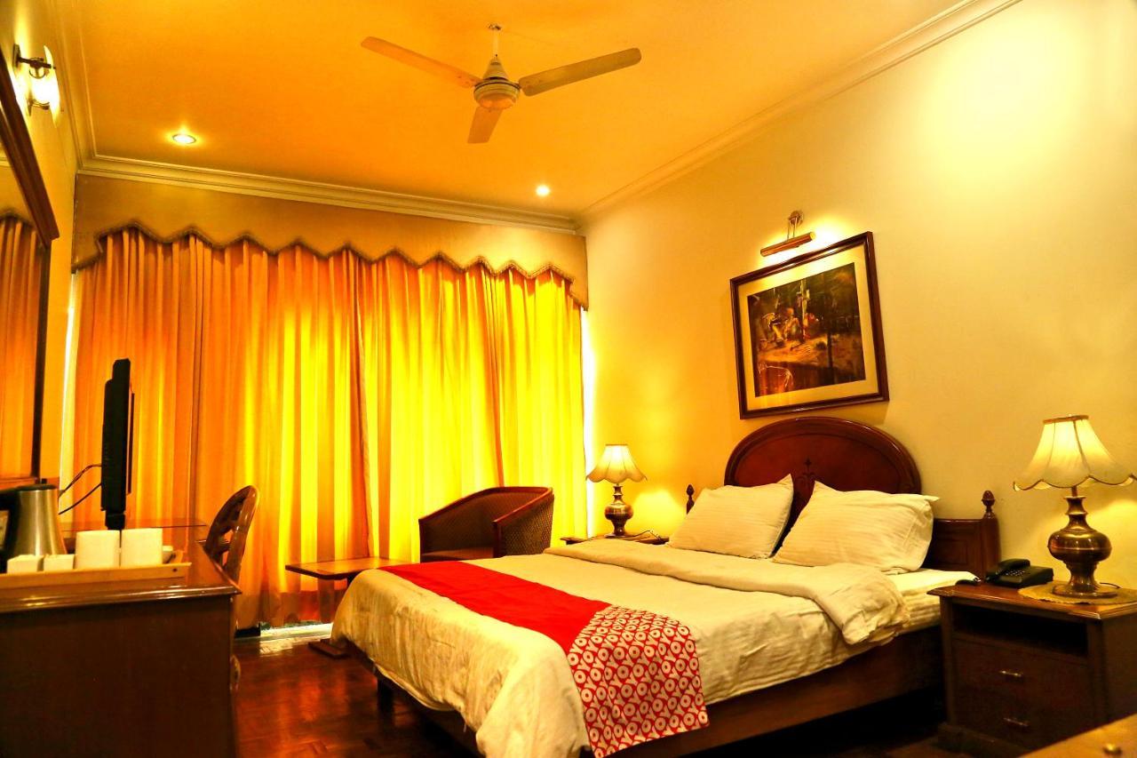 Hotel Fabexpress Kwality Regency Chandīgarh Zewnętrze zdjęcie