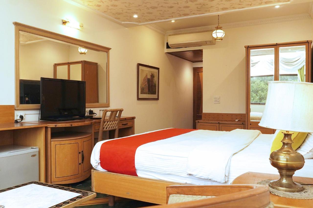 Hotel Fabexpress Kwality Regency Chandīgarh Zewnętrze zdjęcie