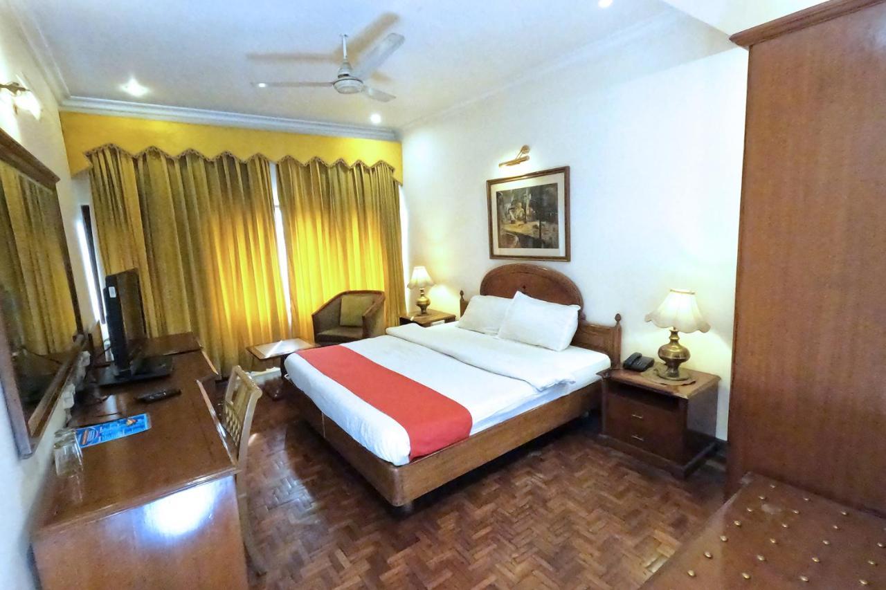 Hotel Fabexpress Kwality Regency Chandīgarh Zewnętrze zdjęcie