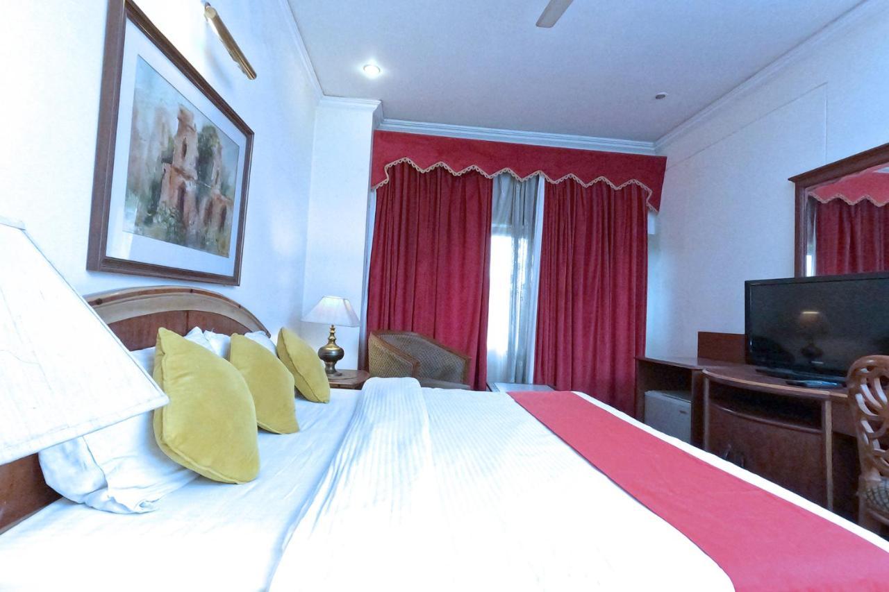 Hotel Fabexpress Kwality Regency Chandīgarh Zewnętrze zdjęcie