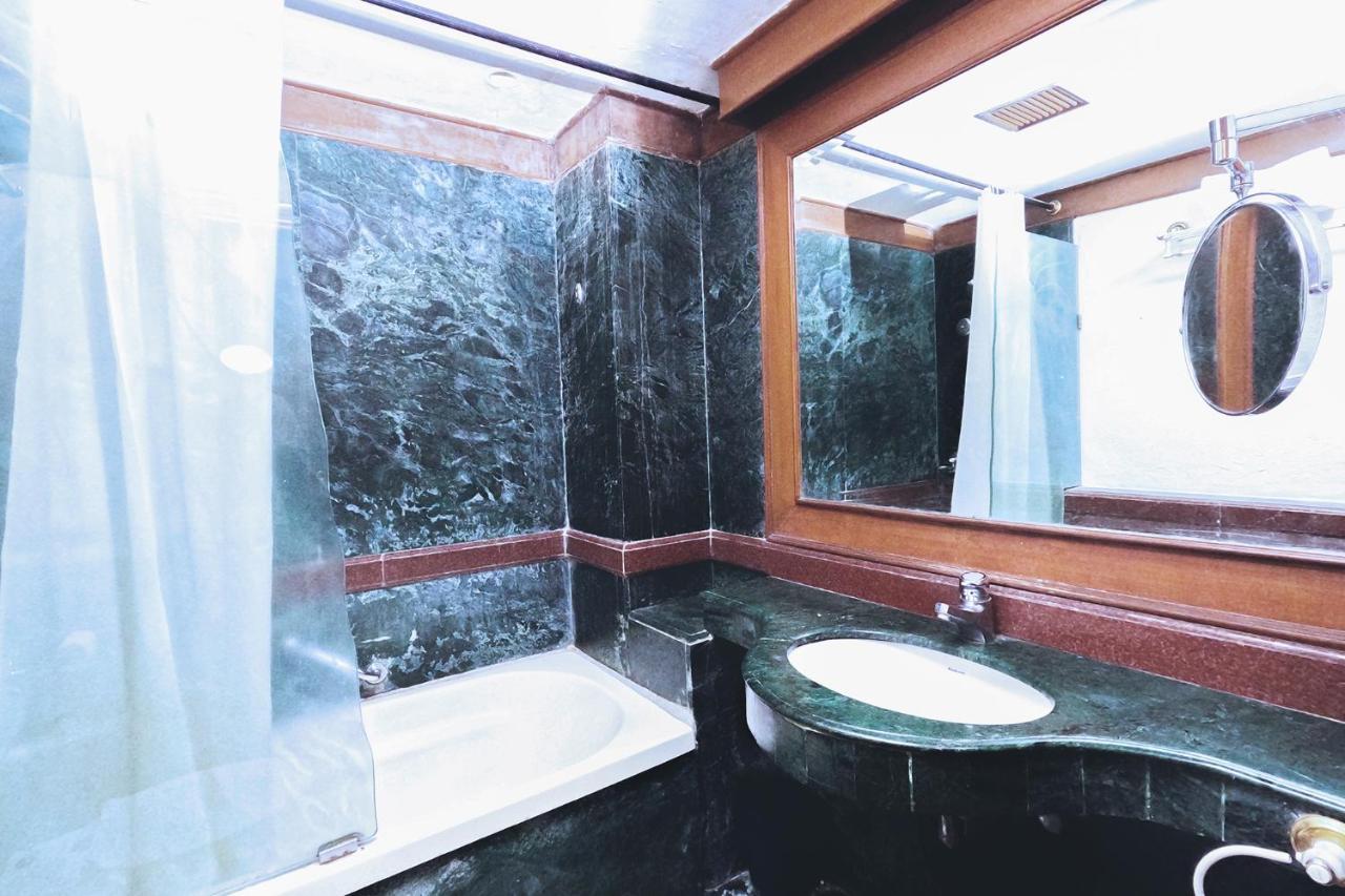 Hotel Fabexpress Kwality Regency Chandīgarh Zewnętrze zdjęcie